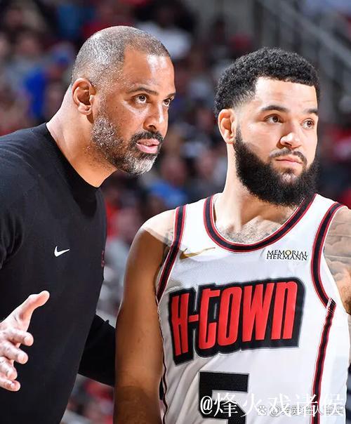 桑加雷抢断造良机,维卡里奥神勇扑救未果,奥多伊补射锁定得分 桑加雷抢断造良机,维卡里奥神勇扑救未果,奥多伊补射锁定得分